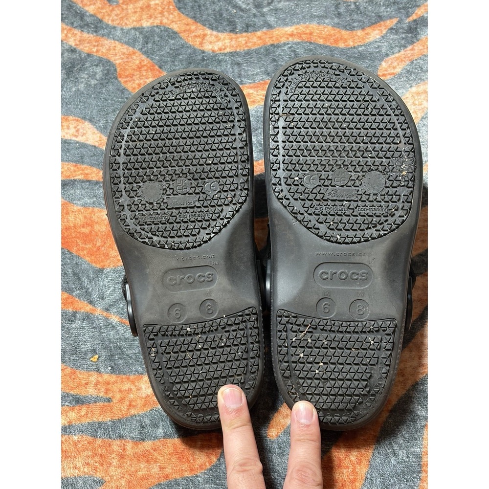 Crocs Classic Adjustable SR Clog Black Size W8 With (6) Charms - Picture 8 of 9